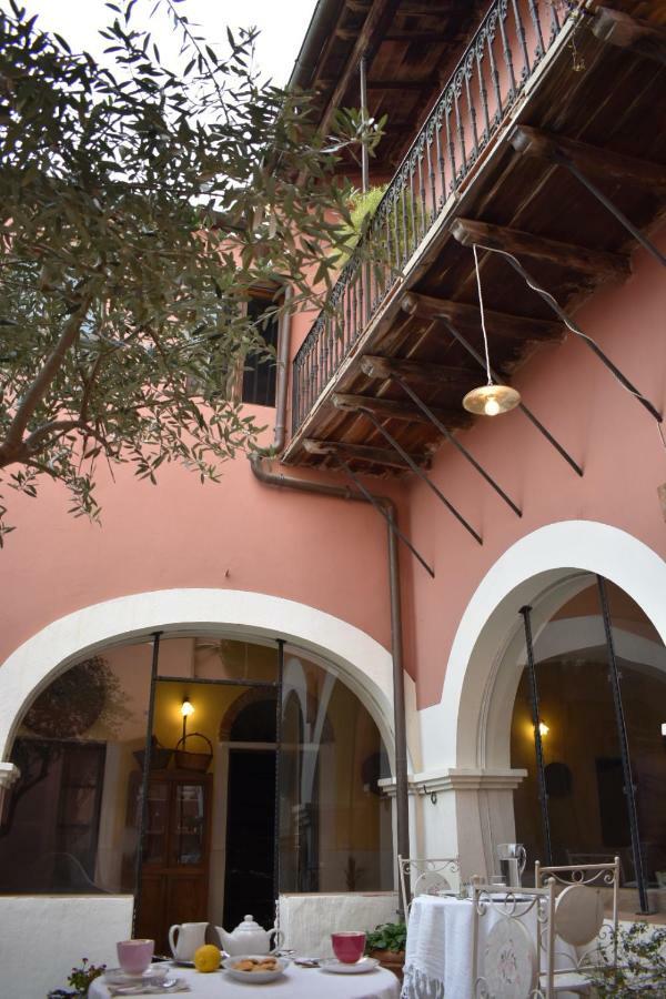 Casa Camboni-Dimora Storica Bed & Breakfast サン・ヴィート エクステリア 写真